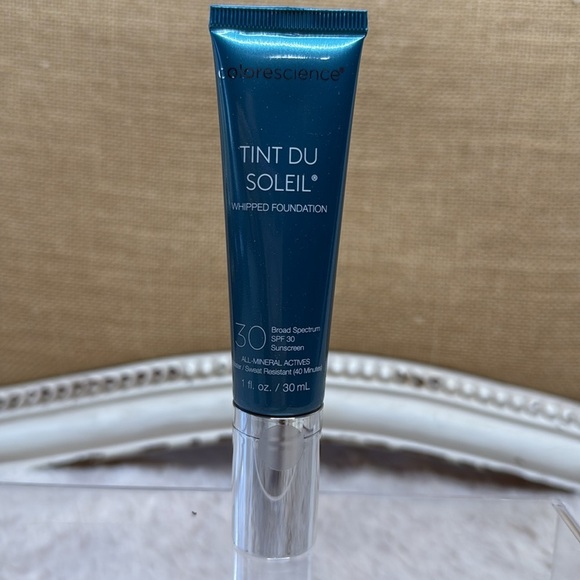 Colorescience | Tint Du Soleil SPF 30 Whipped Foundation, in Light - Picture 8 of 11
